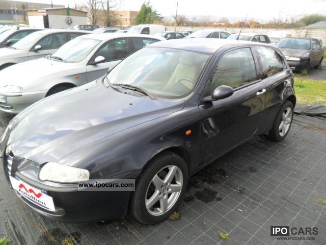 2000 Alfa Romeo  147 1.6i 16v Twin Spark cat 3p. Progression Limousine Used vehicle photo