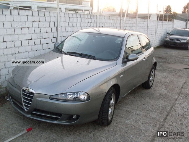 2010 Alfa Romeo  Alfa 147 2.0 16V Moving caution until 7tkm gelauf Limousine Used vehicle photo