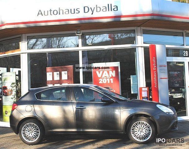 2011 Alfa Romeo  Giulietta 1.4 TB Multiair TCT Turismo, Start / Sto Limousine Demonstration Vehicle photo