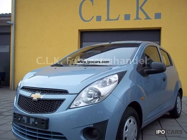 2011 Chevrolet  Spark 1.0 Plus * Climate * Power * Radio / CD * ZV * el.FH * Small Car Used vehicle photo