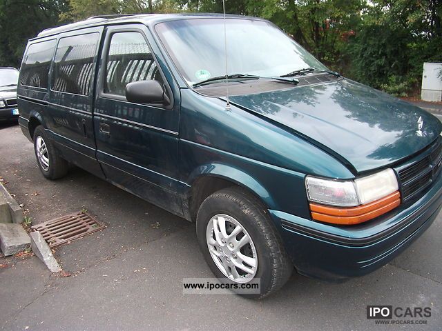 1993 Chrysler Voyager 3.3 SE Automatic Car Photo and Specs