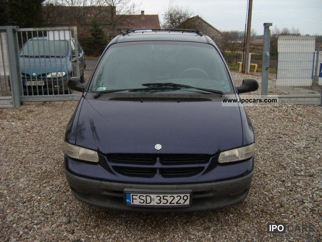 1999 Chrysler Voyager TD Car Photo and Specs