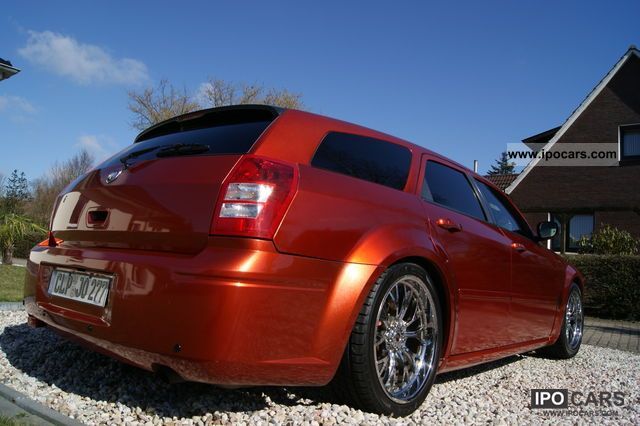 2005 Chrysler  Dodge Magnum with 20 inch rims and lowering Estate Car Used vehicle photo