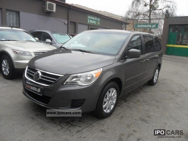 Volkswagen routan and chrysler town and country #3