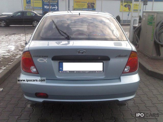 2004 Hyundai Accent Car Photo and Specs