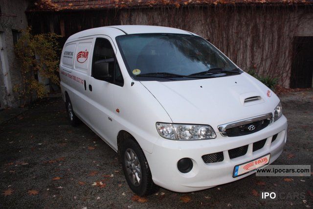 2004 Hyundai  H-1 2.5 CRDi 1.Hand FAIR Van / Minibus Used vehicle photo