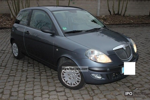 2004 Lancia  Y 1.3 16v Multijet Argento Small Car Used vehicle photo
