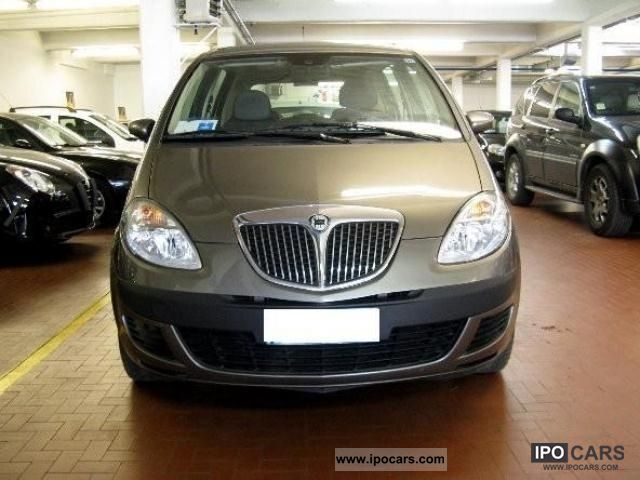 2006 Lancia  MUSA 1.3Mjet ORO Limousine Used vehicle photo