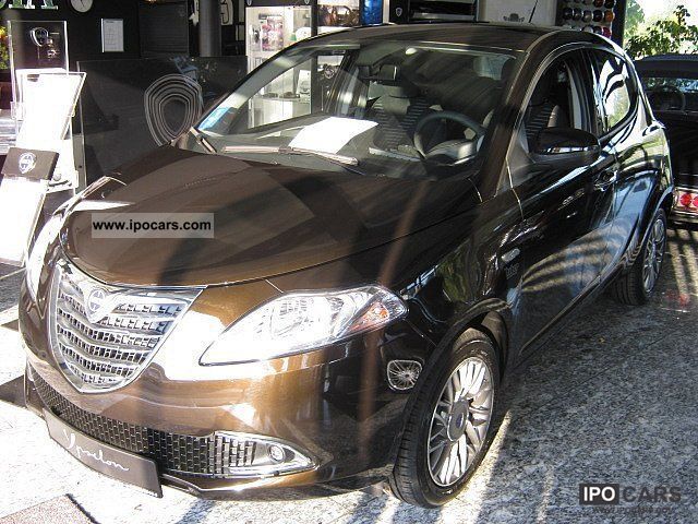 2012 Lancia  Upsilon (New) Gold 1.2 8V Start & Stop Limousine Used vehicle photo