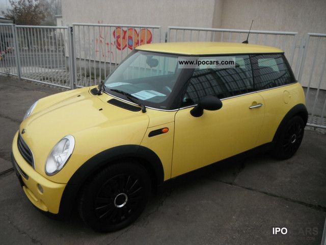 2006 MINI  Mini One el FH, power mirrors, air conditioning, radio LF Small Car Used vehicle photo