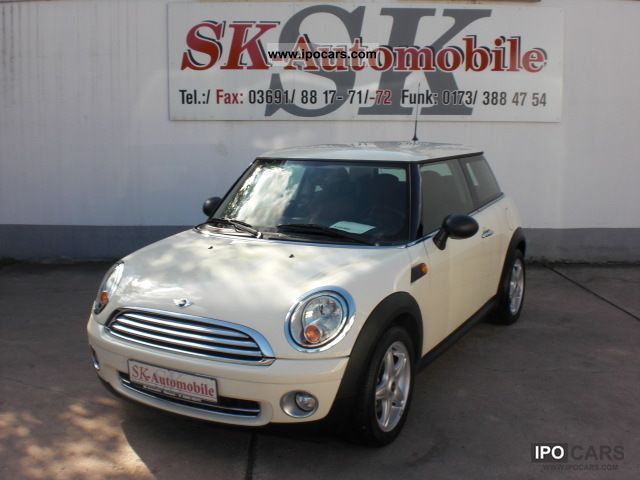 2010 MINI  Automatic air conditioning / Alloy Wheels! Small Car Used vehicle photo