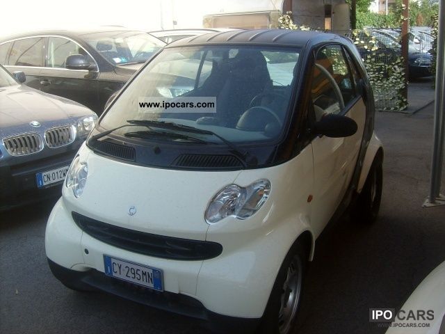 2005 Smart  ForTwo Pure 700 (45 kW) Limousine Used vehicle photo