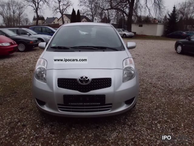 2006 Toyota  Yaris 1.0 VVT-i air Euro4 checkbook Small Car Used vehicle photo