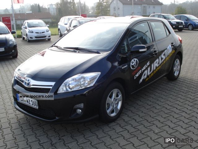 2011 Toyota  Auris 1.8 (Hybrid) Life 5-door Limousine Used vehicle photo