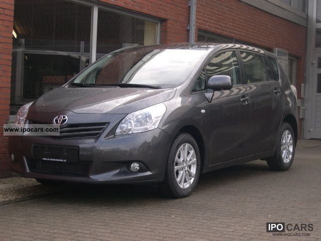 2011 Toyota  Verso 2.0 D-4D 7-seater panoramic TX Edition W Limousine New vehicle photo