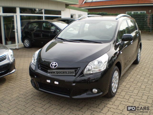 2011 Toyota  Verso 1.8 T2 n.Mod 7-seater. -Straight- Estate Car New vehicle photo