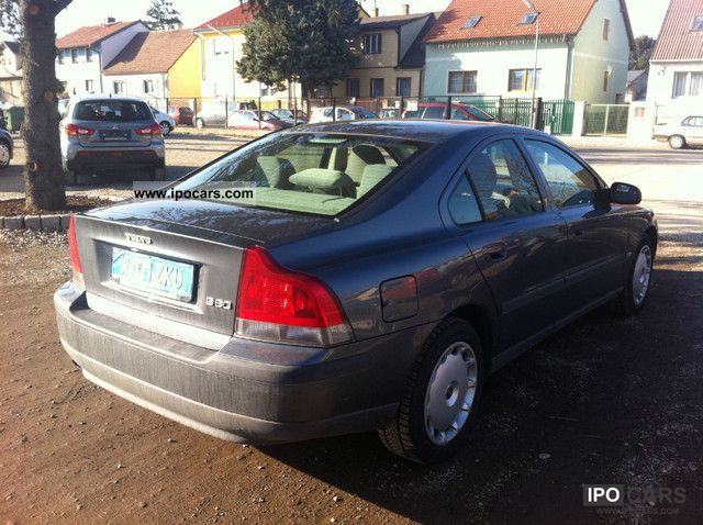 2002 Volvo S60 2.4 Car Photo and Specs