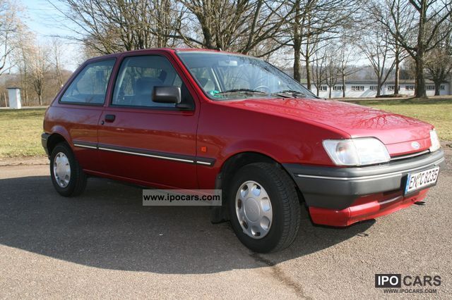 1993 Ford  Fiesta CLX Small Car Used vehicle photo
