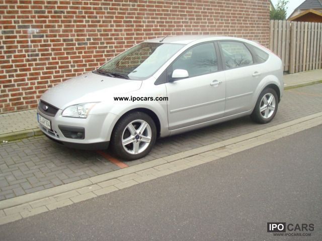 2006 Ford  Focus 1.6 16V Connection Limousine Used vehicle photo