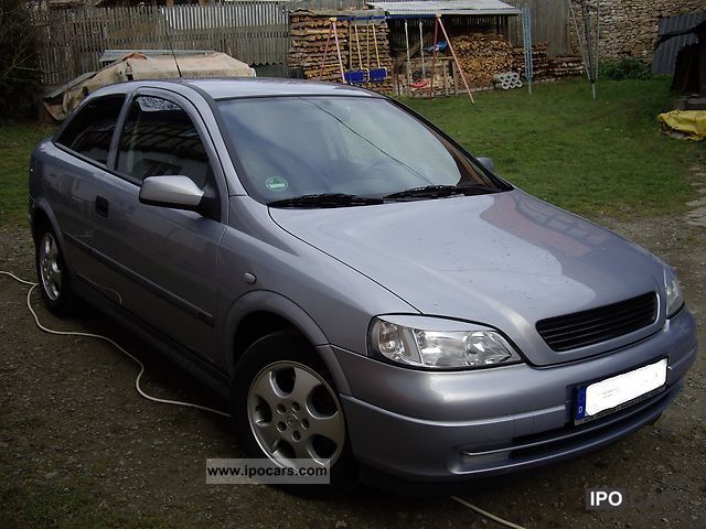 2000 Opel  Astra 1.8 Edition 2000 Limousine Used vehicle photo