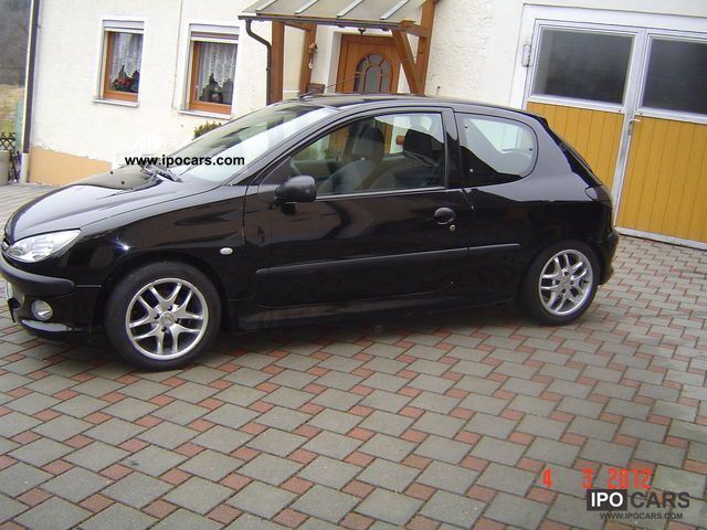 2001 Peugeot  Style 206 75 Small Car Used vehicle photo