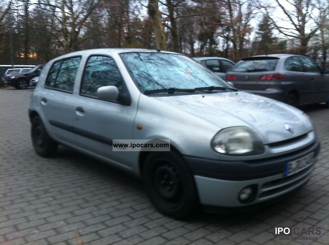 1999 Renault  Clio 1.6 RXE auto Small Car Used vehicle photo