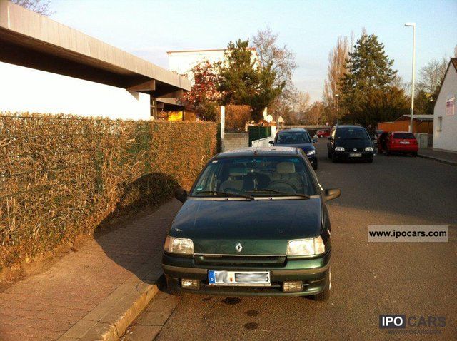 1994 Renault  Clio 1.4 RT Auto Small Car Used vehicle photo