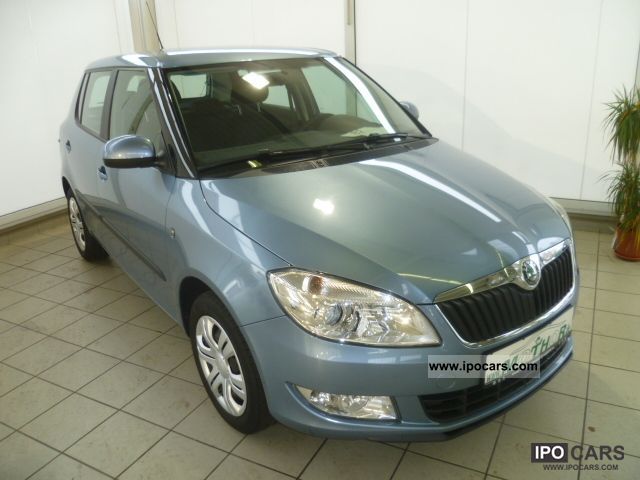 2011 Skoda  Fabia II 1.2 FACELIFT Young Edition with air Limousine Used vehicle photo