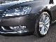 2011 Volkswagen  Passat 2.0 TDI Highline BlueMotion Technology Estate Car Used vehicle photo 4