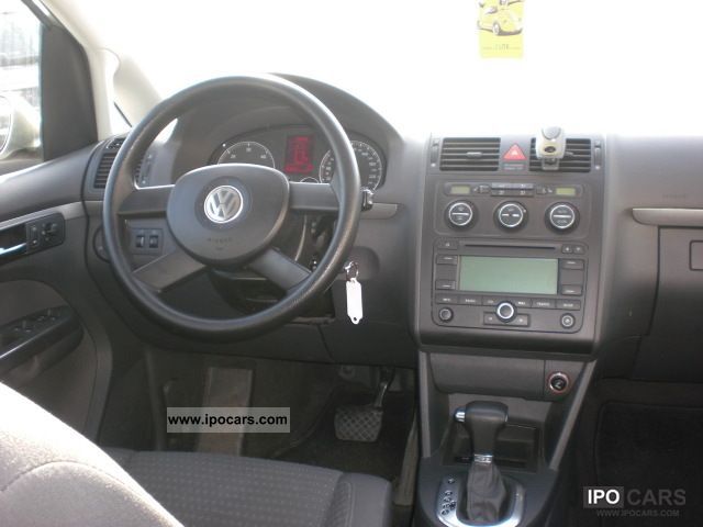 desinfecteren Bachelor opleiding Theoretisch 2005 Volkswagen Touran 2.0 TDI DSG 1.HAND-NAVI-KLIMAAUTOMATIK - Car Photo  and Specs
