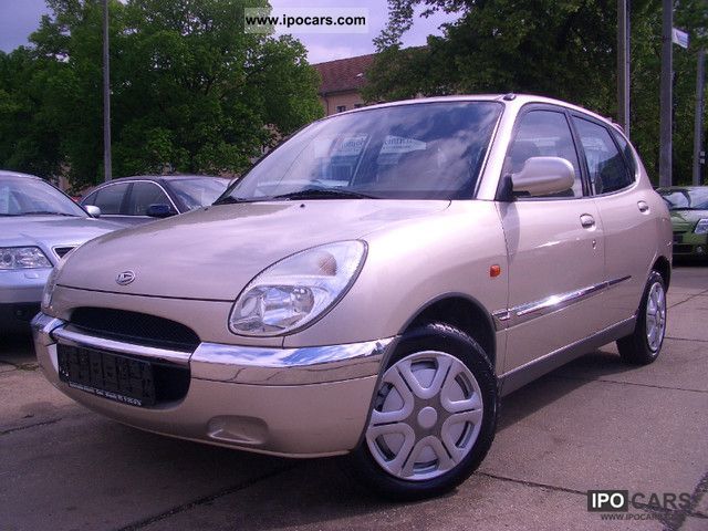 2001 Daihatsu  Sirion CXS climate! 89tkm! TÜV / AU-NEW! Small Car Used vehicle photo