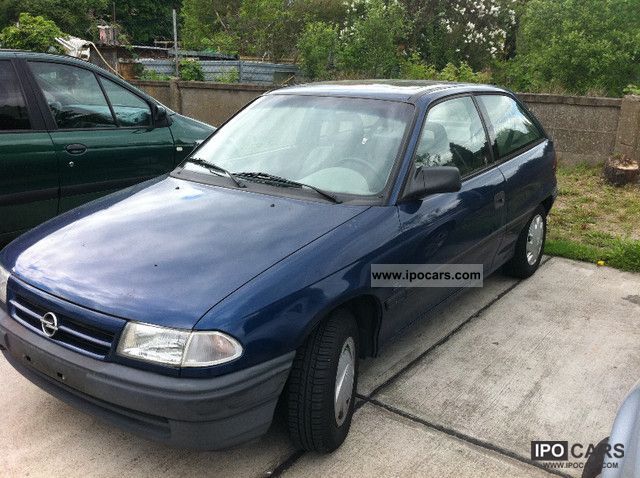 1994 Opel  Astra GL AIR BAG SERVO 1.HAND Limousine Used vehicle photo