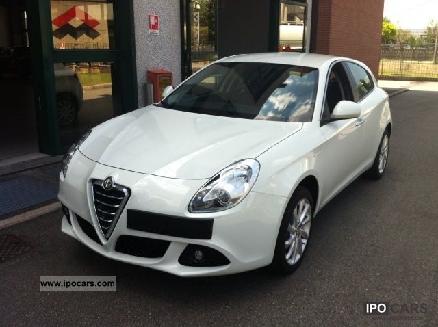 2012 Alfa Romeo  Giulietta 2.0 JTDm-2170 CV Dist. Limousine Pre-Registration photo