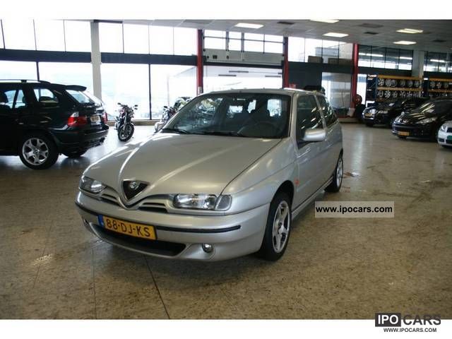 1999 Alfa Romeo  145 1.6 Twin Spark 16V Limousine Used vehicle photo