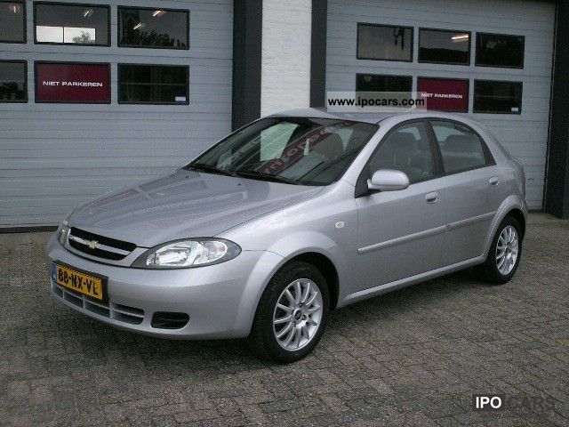 2012 Daewoo  Lacetti 1.4 16v Style Small Car Used vehicle photo