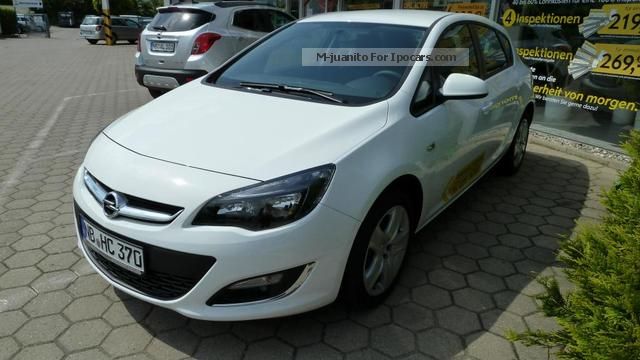 2013 Opel  Astra J 1.4 Fun Saloon Demonstration Vehicle photo