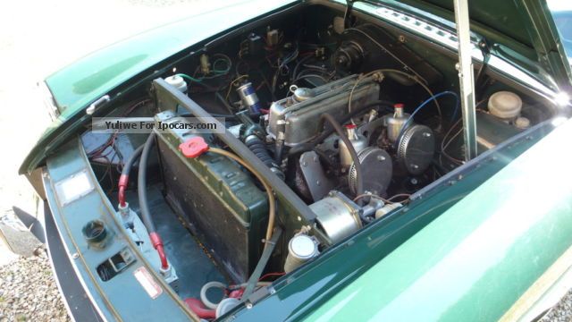 1971 MG  B GT COUPE Sports Car/Coupe Used vehicle photo
