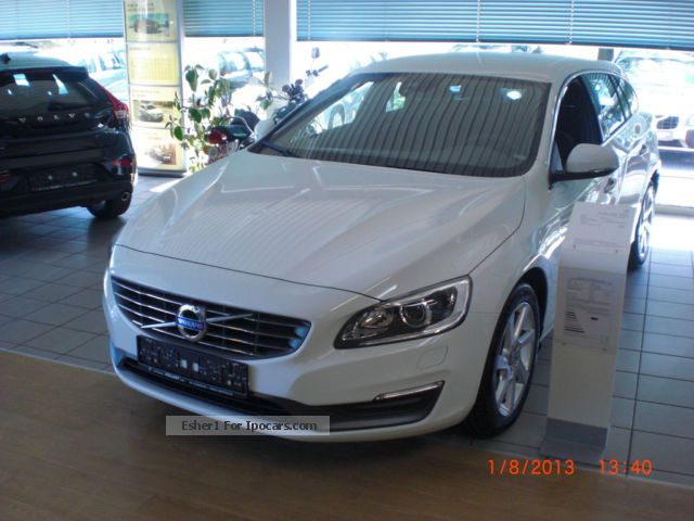 2013 Volvo  V60 D4 Geartronic Momentum Estate Car Used vehicle photo