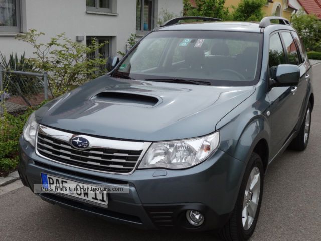 2011 Subaru  Forester 2.0D Exclusive Estate Car Used vehicle photo